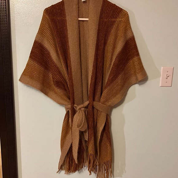 BEAUTIFUL, Abstract, oversized sweater poncho! - Picture 4 of 5